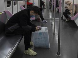 Canggih! Wuhan Pakai Aplikasi Social Distancing di Subway