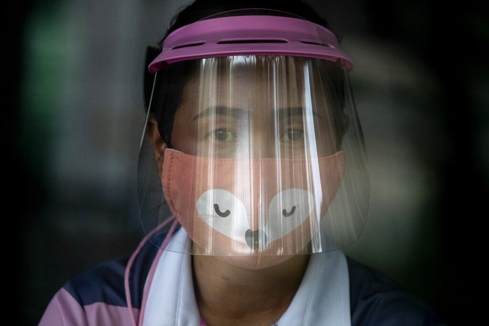 Masker kain bisa dijadikan masyarakat sebagai alternatif masker medis yang mulai langka, karena masker kain juga dapat menangkal penularan virus corona.