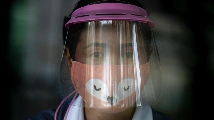 Masker Kain Jadi Alternatif di Tengah Wabah Corona Masker kain bisa dijadikan masyarakat sebagai alternatif masker medis yang mulai langka, karena masker kain juga dapat menangkal penularan virus corona.