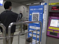 Canggih! Wuhan Pakai Aplikasi Social Distancing di Subway