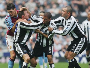 9 Kisah Baku Hantam Rekan Setim di Lapangan Bola