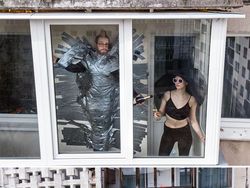 Potret Keseruan #JagaJarakDulu #DiRumahAja yang Diabadikan Drone