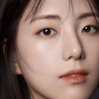 Foto Kim Ji Yoon juga di-posting oleh agensi nya. Ada kemungkinan dia akan menekuni karier di bidang akting atau modeling. Foto: Instagram/@jiyyoon_s2
