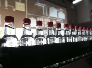 Lawan Corona, Pabrik Rum di Venezuela Produksi Alkohol Antiseptik