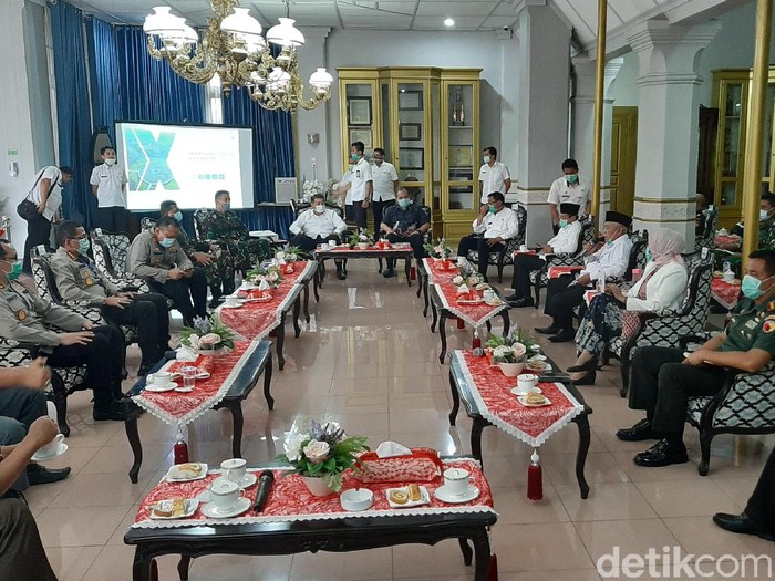 Forpimda Malang Raya menggelar rakor memutuskan Pembatasan Sosial Berskala Besar (PSBB). Rakor menyusul terbitnya Peraturan Pemerintah (PP) Nomor 21 Tahun 2020 yang mengatur PSBB.