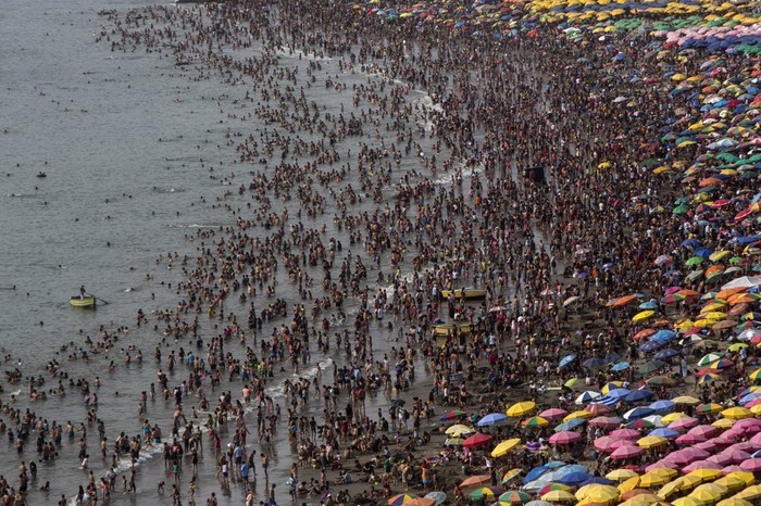 Pantai Peru yang Dulu Ramai Kini Sepi Diterjang Badai Pandemi Corona