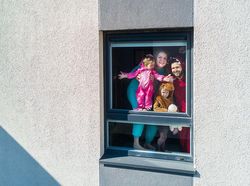 Potret Keseruan #JagaJarakDulu #DiRumahAja yang Diabadikan Drone