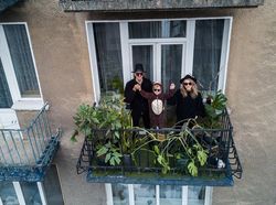 Potret Keseruan #JagaJarakDulu #DiRumahAja yang Diabadikan Drone