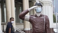 Patung polisi bermasker ini juga untuk mengingatkan warga agar selalu memakai masker saat beraktivitas guna meminimalisir penyebaran virus Corona.