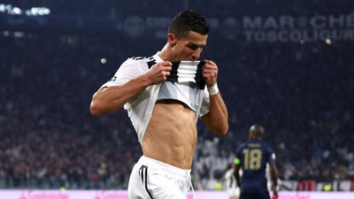 Potret Perut Kotak-kotak Cristiano Ronaldo