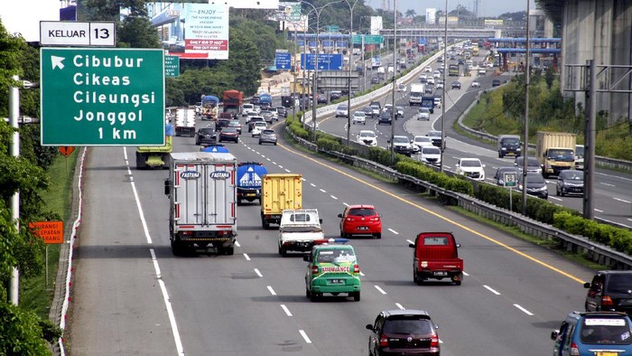 BPTJ Kemenhub keluarkan surat edaran soal pembatasan akses dan transportasi umum di Jabodetabek. Rencananya ruas jalan tol Jabotabek juga akan ditutup sementara
