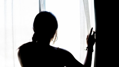 ilustrasi wanita sedih