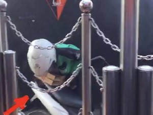Viral Ojol Lindungi Pesanan Pizza dari Semprotan Disinfektan, Bikin Haru