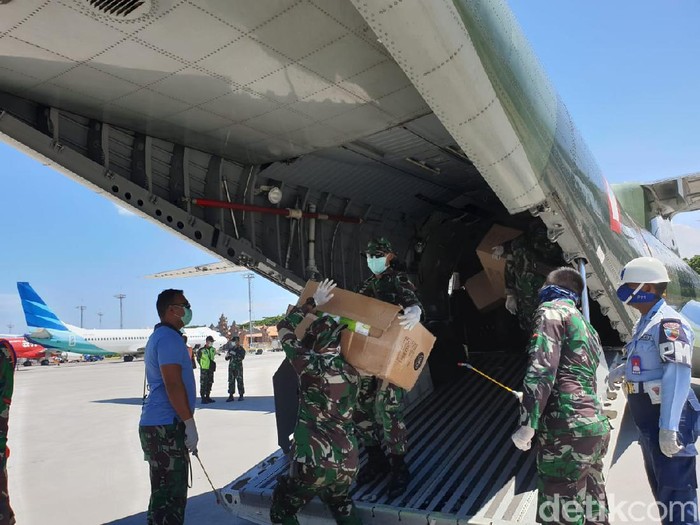 Bantuan APD dan masker untuk penanganan virus corona tiba di Bali