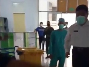 Viral PDP Ngamuk Banting Tempat Sampah di RS, Ini Kata Satgas COVID-19