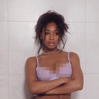 Inilah gaya Normani di iklan lingerie keluaran Savage x Fenty. Dalam balutan two-piece lingerie rancangan Rihanna itu, Normani yang dulu pernah bergabung dengan grup Fifth Harmony itu memamerkan keseksiannya. (Foto: Instagram)