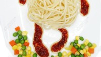 Seperti ini salah satunya. Pasta yang sudah dimasak dan dibumbui itu bisa dibentuk menyerupai monyet. Tambahkan pelengkap seperti selada dan tomat cherry juga ide yang bagus. Foto: istimewa
