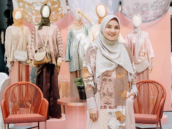 Koleksi Terbaru Ria Miranda di Fashion Nation 2020 Koleksi Terbaru Ria Miranda di Fashion Nation 2020