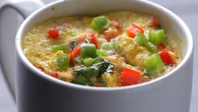 Praktis! 5 Makanan Ini Bisa Dimasak dengan Cangkir di Microwave