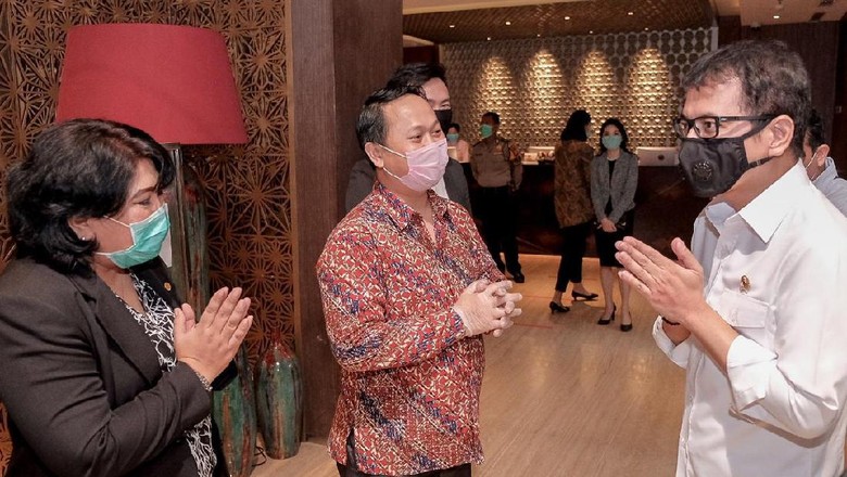 Wishnutama tinjau kesiapan Swiss-BelHotel sebagai hotel untuk tenaga medis. Wishnutama tinjau kesiapan Swiss-BelHotel sebagai hotel untuk tenaga medis.