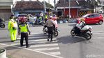 Polisi Corona Imbau Warga untuk Waspada COVID-19