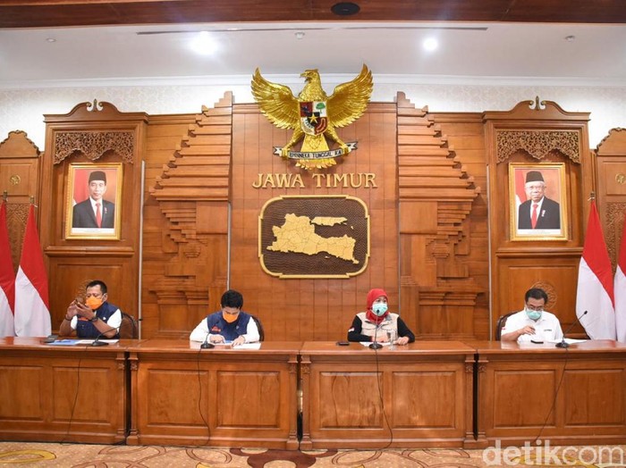 Pemprov Jatim akan menyiapkan dana hingga Rp 2,384 triliun untuk mengatasi wabah corona di Jatim. Dana tersebut bersumber dari refocusing anggaran Pemprov Jawa Timur.