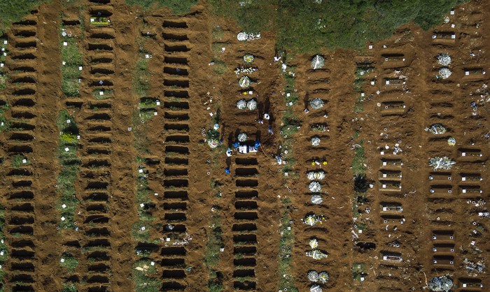 Kuburan Massal Jenazah Khusus Corona di Brasil Brasil menyiapkan kuburan massal untuk jenazah korban virus Corona (Covid-19).
Begini penampakan kuburan khusus jenazah korban virus Corona tersebut.