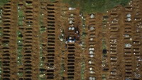 Potret dari udara kuburan massal jenazah khusus Corona, kuburan massal itu berada di pemakaman Villa Formosa, Sao Paolo, Brasil.