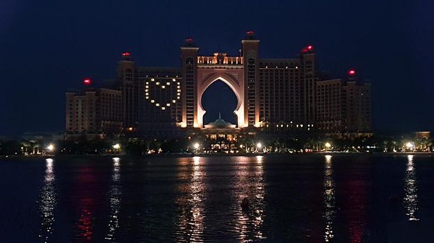 Hotel-hotel Dubai berikan tanda cinta ditengah pandemi Corona.
