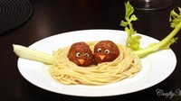 Kombinasi antara pasta dan kornet dapat dipadukan menjadi hidangan yang lucu seperti ini. Pasta dibentuk seperti sarang, sementara kornet yang telah dibentuk bulat untuk karakter burung. Foto: istimewa