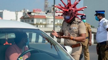 Dia berulang kali mengingatkan kepada setiap warga yang ditemuinya bahwa berada di rumah sebisa mungkin akan sangat membantu di tengah kondisi pandemi. Foto: via Brainberries