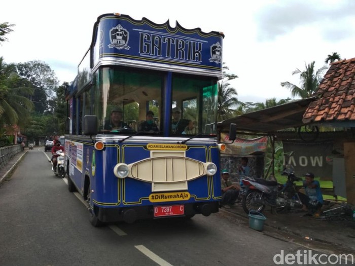 Bus wisata Gatrik di Ciamis