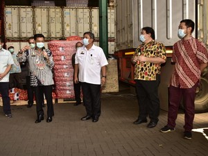 Cek Gudang Bawang Bombai, Mentan Pastikan Stok Pangan Aman