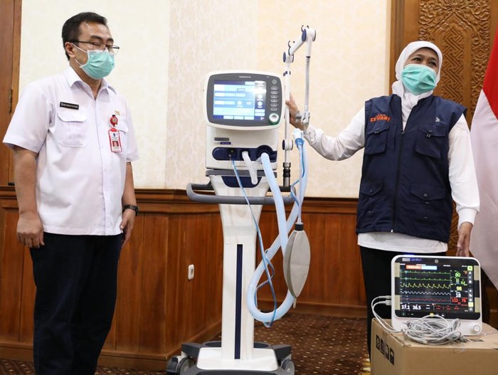Gubernur khofifah di grahadi