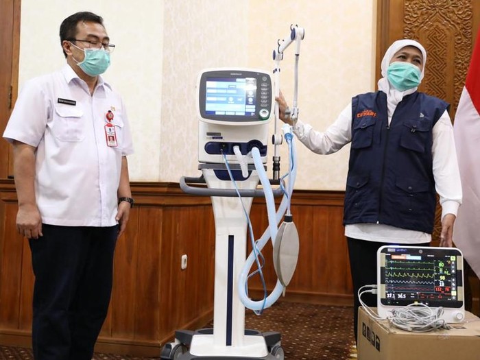 Gubernur khofifah di grahadi