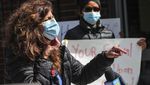 Aksi Demo Perawat New York Minta APD