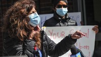 Para perawat di New York mengeluhkan kurangnya masker, pakaian pelindung dan perlengkapan pelindung lainnya.