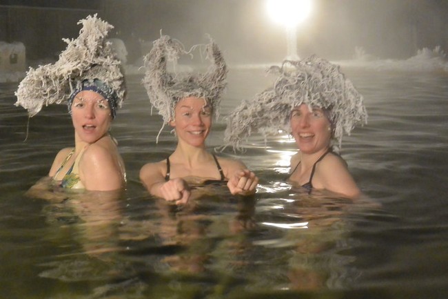 Takhini Hot Springs adalah kawasan super dingin. Suhunya bisa mencapai -20 derajat. Tentu saja kontes ini menantang karena udara yang sangat dingin. Foto-foto peserta bisa langsung diunggah di website resmi Takhini Hot Springs Hair Freezing Contest.  Foto: dok. Takhini Hot Springs Hair Freezing Contest