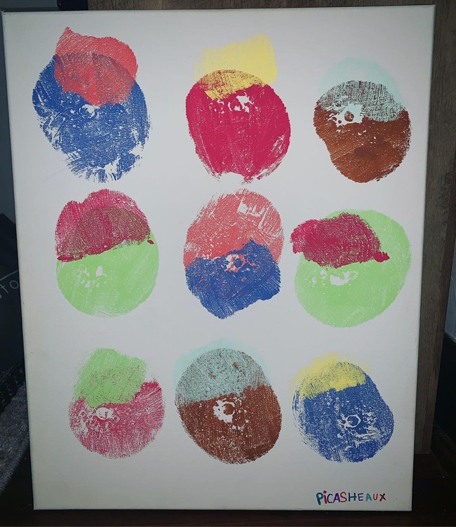 Inilah hasil lukisan yang menggunakan payudaranya. Motivasi Chelsea melukis dengan dada dan alat kelaminnya adalah untuk merayakan keindahan bagian tubuhnya. Foto: dok. Instagram