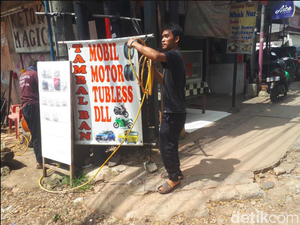 Curhat Tukang Tambal Ban: Gegara Corona, Yang Isi Angin Aja Enggak Ada!
