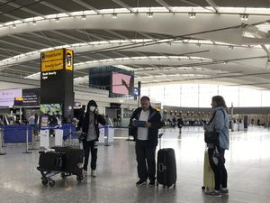 Wanita Ini Kaget! Bayar Parkir di Bandara Setara Tiket Pesawat Inggris-Spanyol