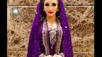 Wanita ini juga identik dengan hal-hal klenik, namun usai keluar penjara Roro perlahan ingin meninggalkannya. Ia berujar selama mendekam di jeruji besi, ia mendalami agama. Foto: Instagram roro.fitria1989