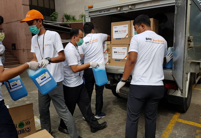 Bantuan Penanggulangan Corona Terus Mengalir BNI total menyalurkan bantuan sebesar Rp 18 M untuk membantu penanggulangan COVID-19.