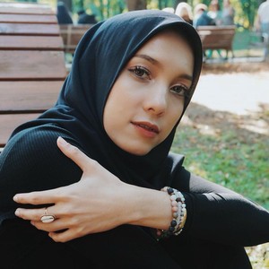Desainer Jenahara Nasution Ungkap Tren Fashion di Tengah Pandemi Desainer Jenahara Nasution Ungkap Tren Fashion di Tengah Pandemi