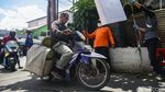 Warga Jakarta Mulai Batasi Jalan Akses Masuk Perumahan