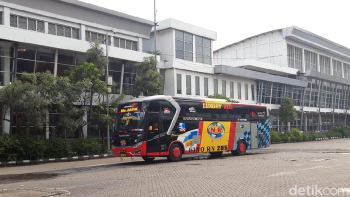 Terminal Bus Purabaya sepi penumpang