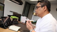 Sejalan dengan pesan Pemerintah untuk mengurangi aktivitas di luar rumah sebagai upaya mencegah penyebaran Covid-19, saat ini Mandiri Syariah telah menerapkan sistem kerja dari rumah (work from home) bagi sebagian pegawainya.