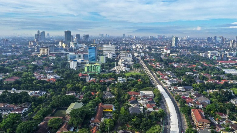 KUALITAS UDARA JAKARTA MEMBAIK Foto udara suasana gedung bertingkat di kawasan Jalan Jendral Sudirman, Jakarta, Jumat (3/4/2020). Memasuki minggu ketiga imbauan kerja dari rumah atau work from home (WFH), kualitas udara di Jakarta terus membaik seiring dengan minimnya aktivitas di Ibu Kota. Berdasarkan data dari situs pemantauan udara AirVisual.com pada Kamis 3 April pada pukul 12.00 WIB, Jakarta tercatat sebagai kota dengan indeks kualitas udara di angka 55 atau masuk dalam kategori sedang. ANTARA FOTO/Galih Pradipta/pras.