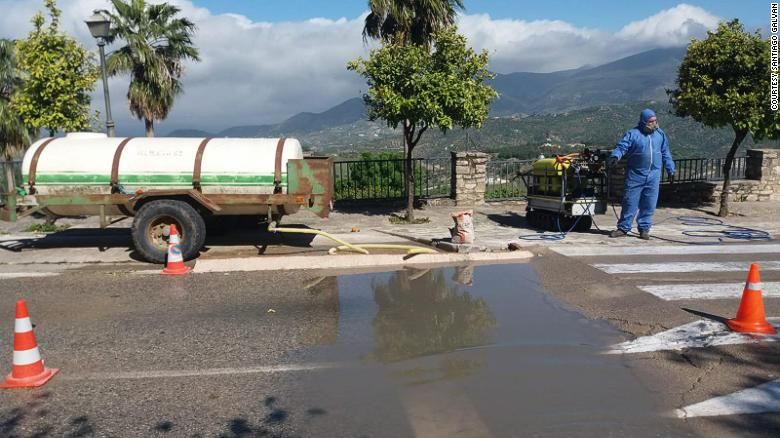 Disinfeksi Corona di Kota Zahara de la Sierra, Spanyol