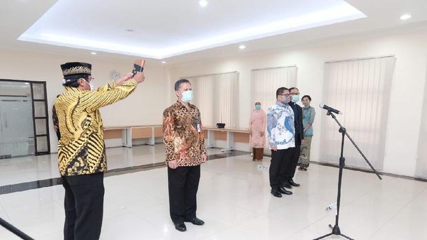 Menkeu Sri Mulyani Indrawati melantik Kepala BKF dan Dirut LMAN